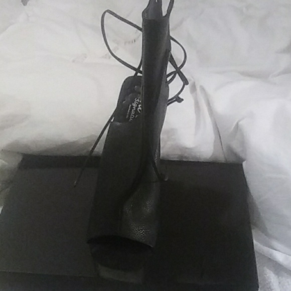 Shoes - Picture 3 of 4